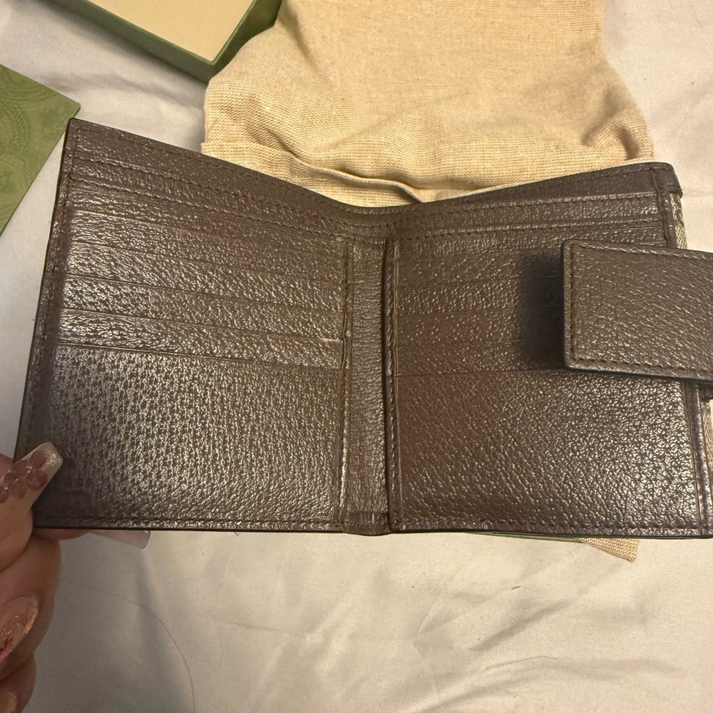 Gucci Beige and Brown Wallet with Red Stripe - Picture 5 of 5